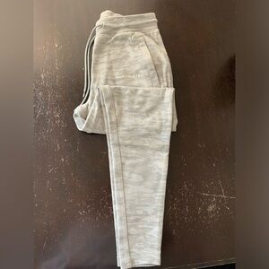 Alphalete Washed Core Jogger: Silver Camo